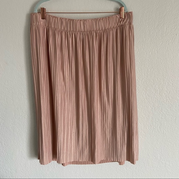 Torrid Pale Pink Accordion Pleat Midi Skirt Size 2 - Picture 1 of 4